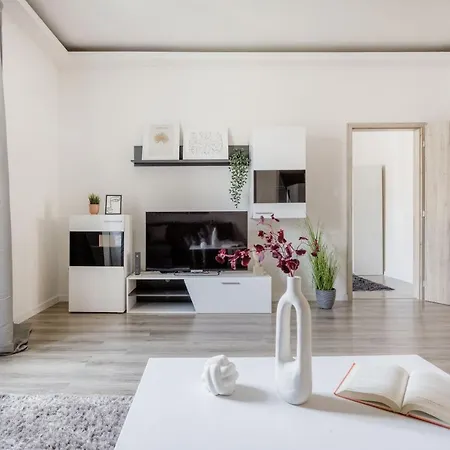 Apartment Casadeco Inspired Minimalist W/ New York Cafe Views Budapest