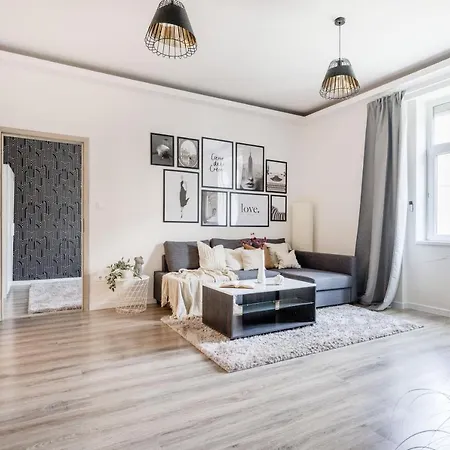 Casadeco Inspired Minimalist W/ New York Cafe Views Apartment Budapest