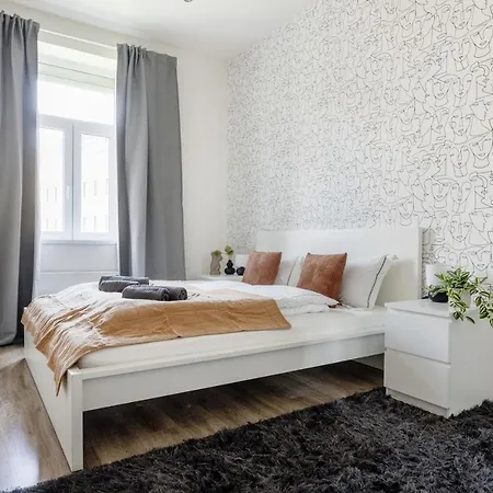 Casadeco Inspired Minimalist W/ New York Cafe Views