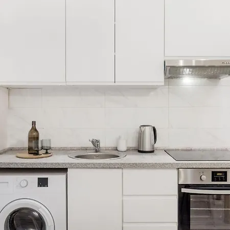Casadeco Inspired Minimalist W/ New York Cafe Views *
