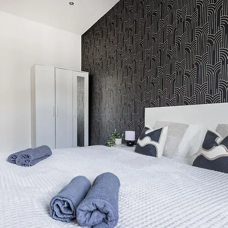 Casadeco Inspired Minimalist W/ New York Cafe Views Apartament