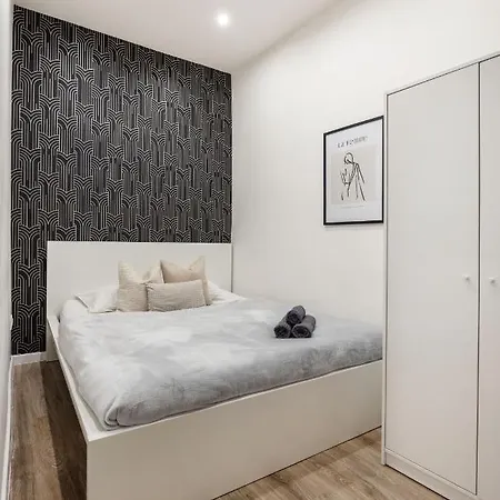 Casadeco Inspired Minimalist W/ New York Cafe Views Apartment *