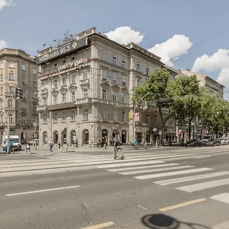 Casadeco Inspired Minimalist W/ New York Cafe Views Budapest