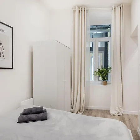 Casadeco Inspired Minimalist W/ New York Cafe Views Budapest