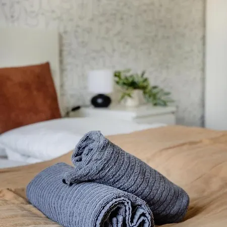 Casadeco Inspired Minimalist W/ New York Cafe Views